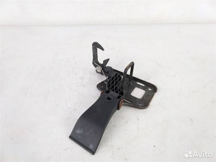 Крючок капота ауди Q5