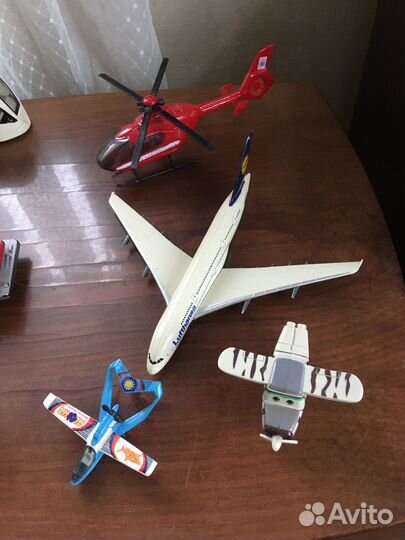 Модели машин, самолетов, вертолетов и трамвая