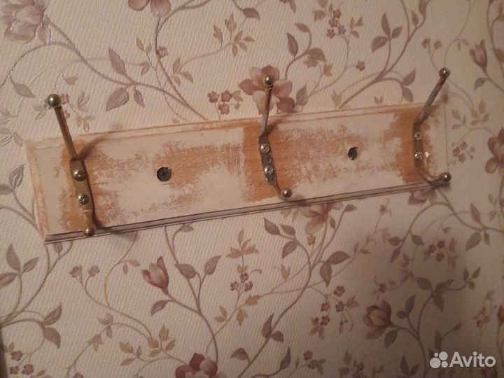 Вешалка для одежды настенная