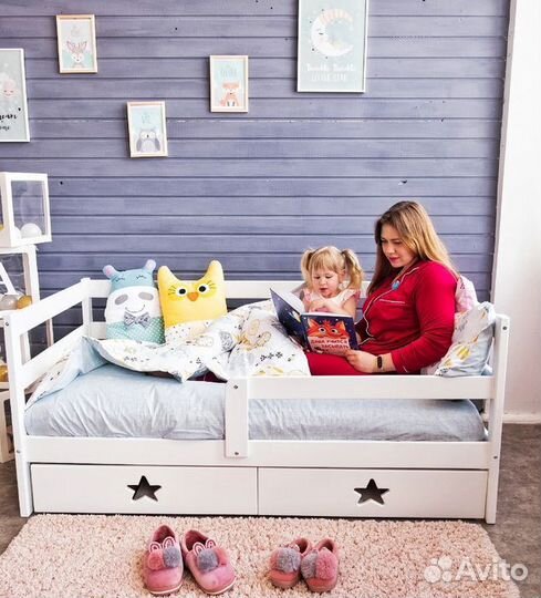 Кроватка с бортиком софа из натурального дерева от