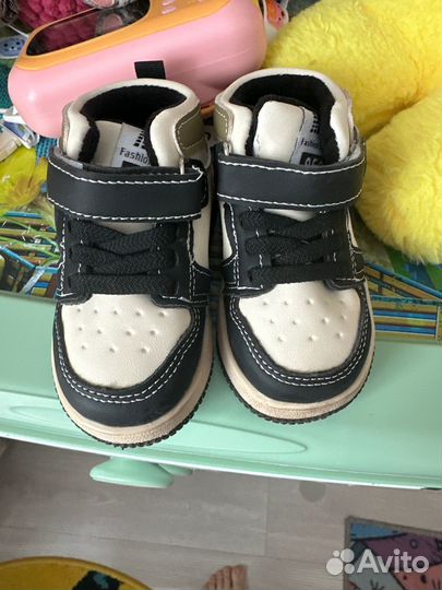Кеды и ботинки на малыша