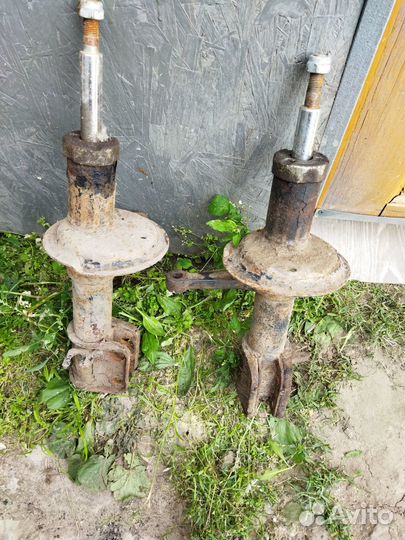 Передние стойки ваз 2114