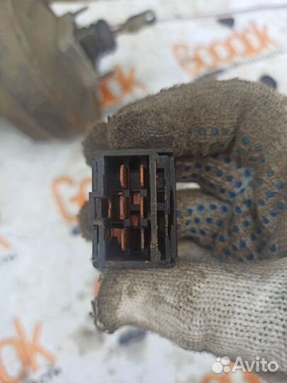 Кнопка подогрева сидений Mitsubishi Pajero 2