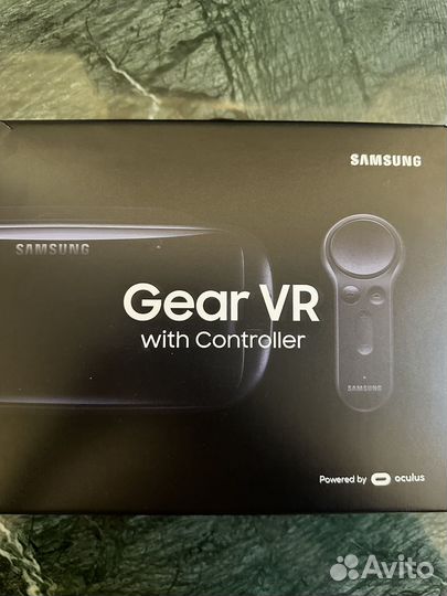 Samsung Gear VR with controller