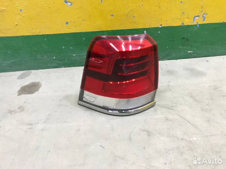 Фонарь задний левый Toyota Land Cruiser 200