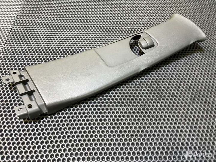 Обшивка стойки прав. Toyota Land Cruiser Prado