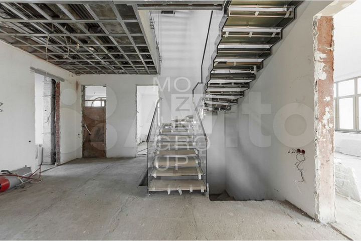 Коттедж 700 м² на участке 11 сот.