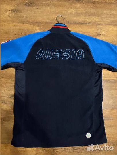 Оригинальный спортивный костюм 