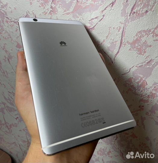 Планшет Huawei MediaPad m3 4Gb память 8.4