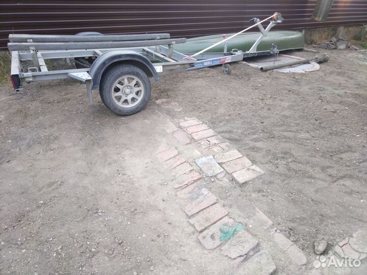 Лодка пластиковая