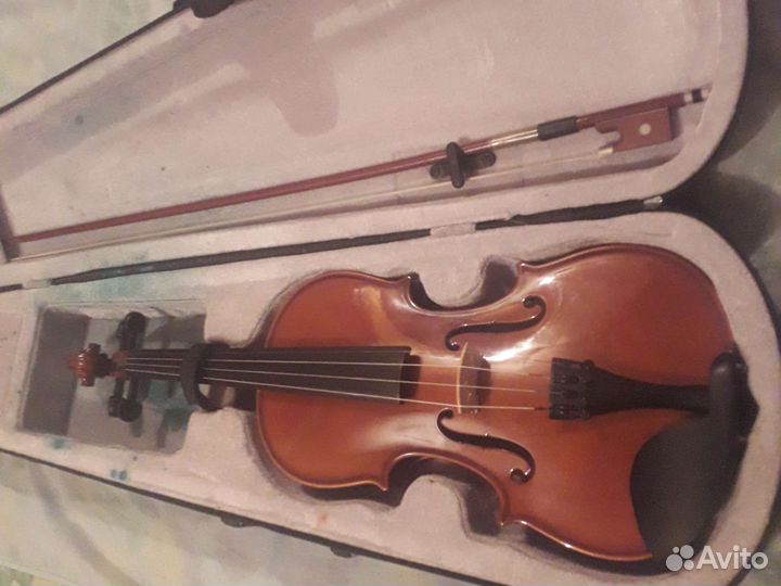 Музыкальный инструмент скрипка