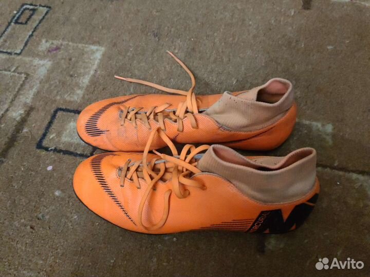 Футбольные бутсы