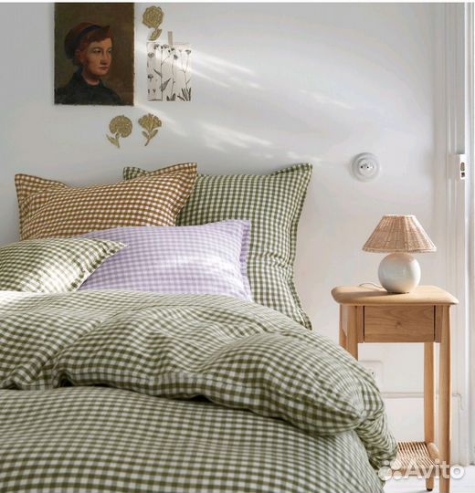 Прикроватный столик