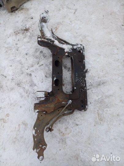 Подрамник Peugeot 307