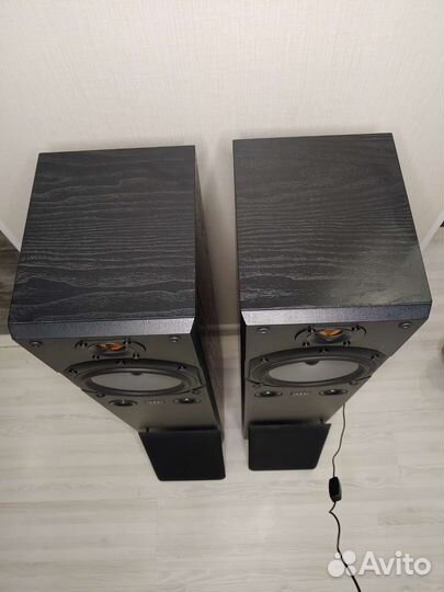 Напольные колонки Monitor Audio