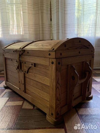 Напольный сундук из натурального дерева