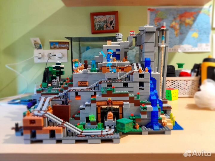 Lego minecraft горная пещера
