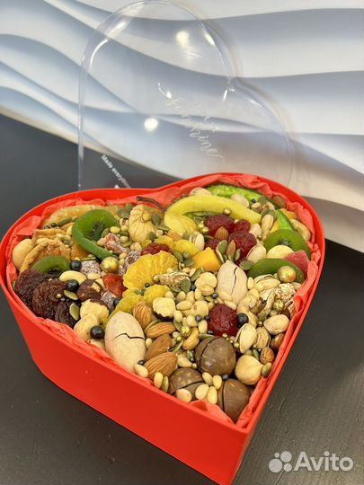 Композиции из сухофруктов букеты,корзины,коробочки