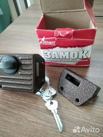 Замок дверной накладной