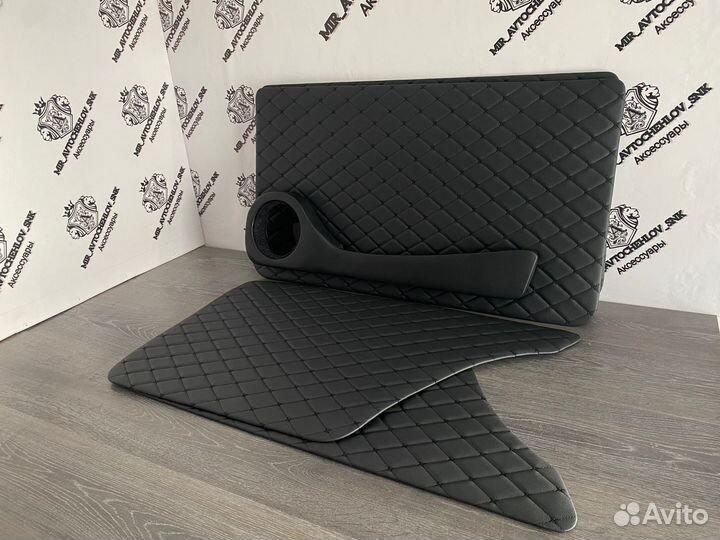 Дверные карты ваз 2107 с подиумом чёрная строчка