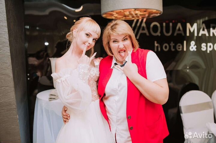 Веселая ведущая, которая поет + DJ