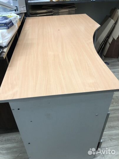 Компьютерный офисный стол