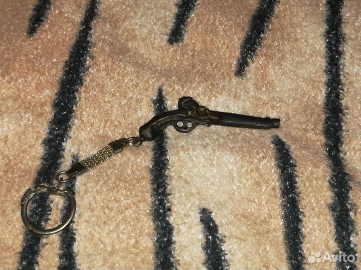 Брелок латунный