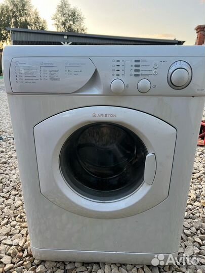 Стиральная машина Ariston AVL100P(R)