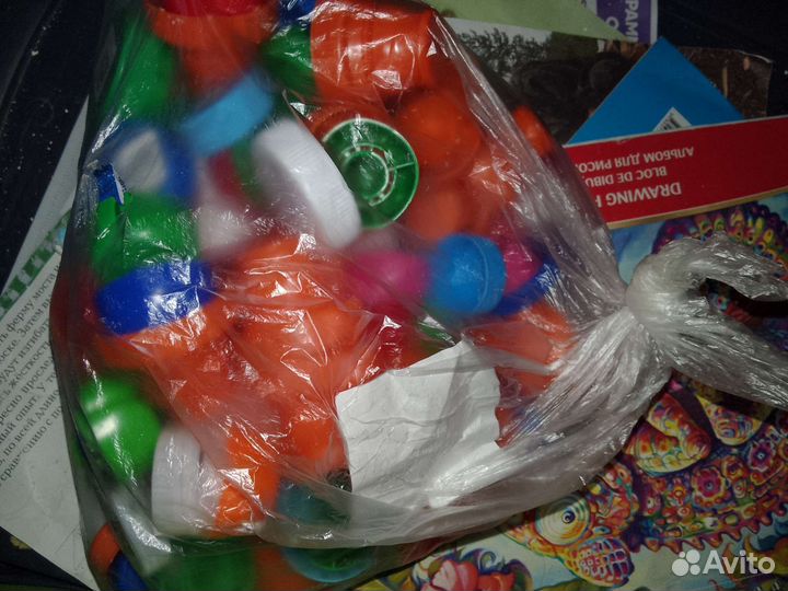 Крышечки (много) пластиковые