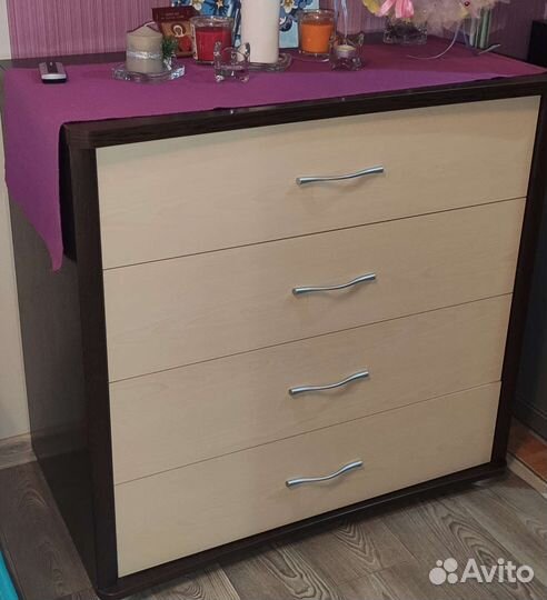 Комод. Люстра