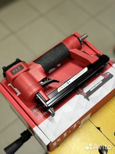 Степлер пневматический P.I.T. PNA 16 A