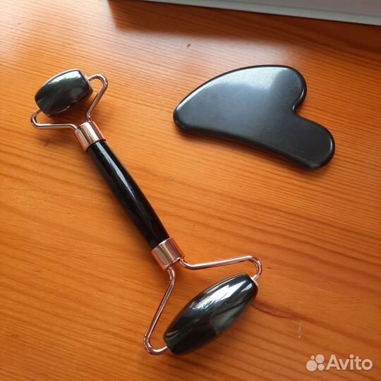 Массажер для лица скребок гуаша и роллер