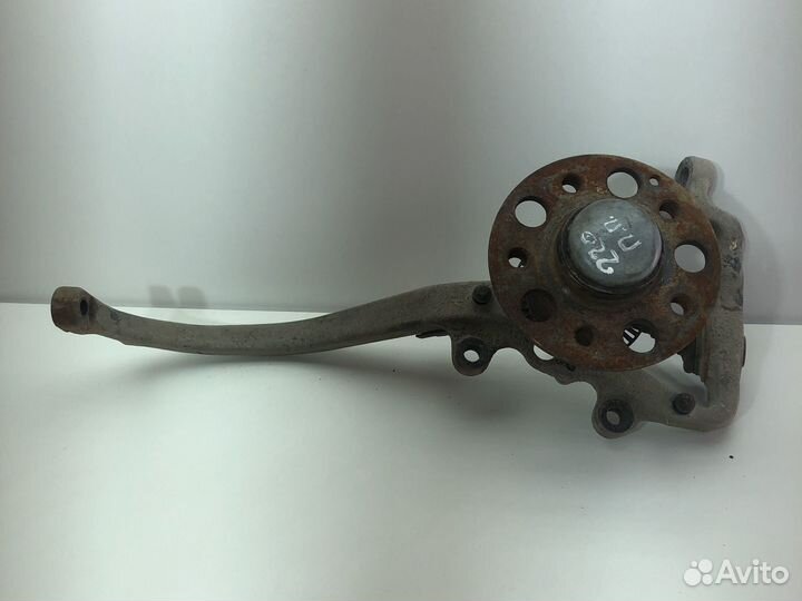 Передний правый поворотный кулак Мерседес w220