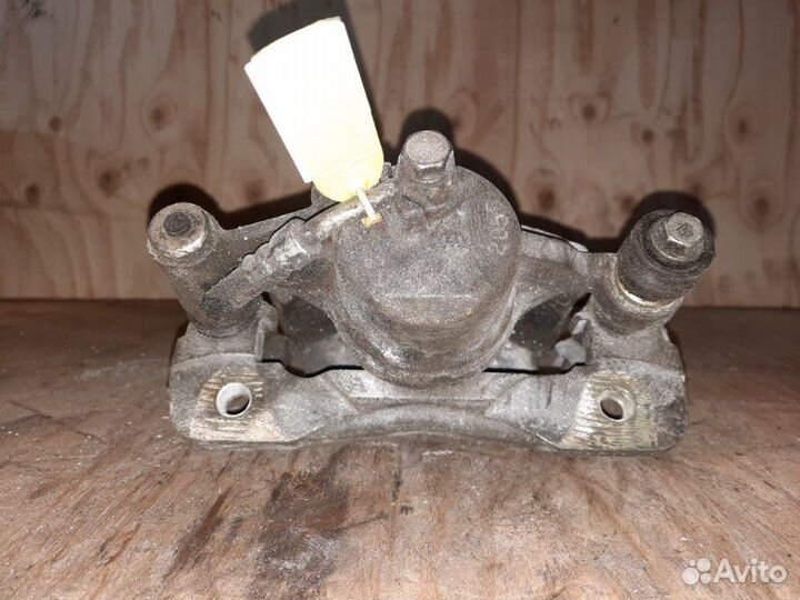 Суппорт передний левый Honda Civic EN1 D16A 1998