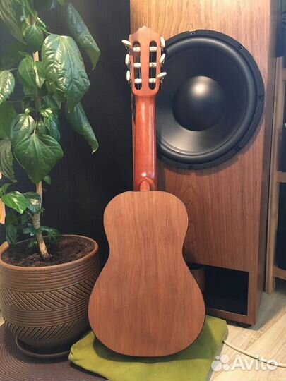 Гитара-укулеле Yamaha Guitalele GL1