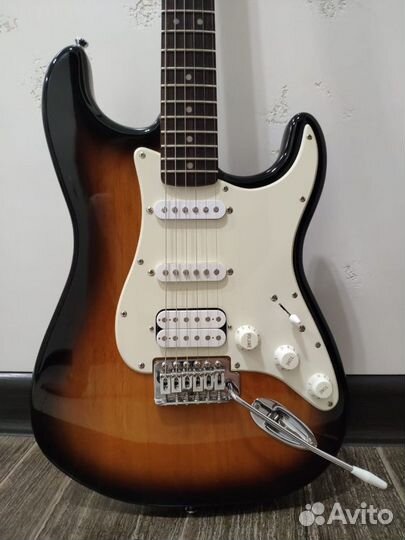 Гитара, комбик, чехол и всё, что на фото