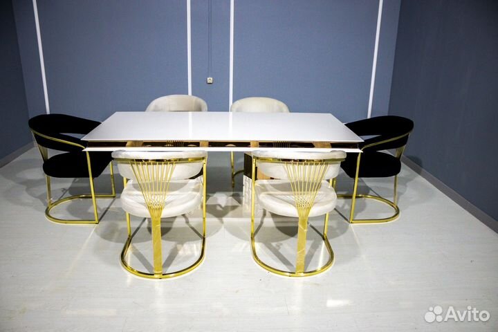 Стол и стулья