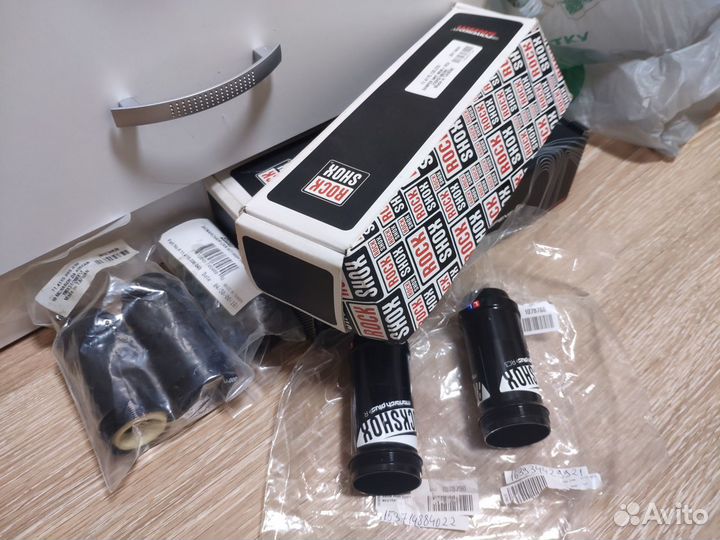 Воздушные амортизаторы и банки Rock Shox