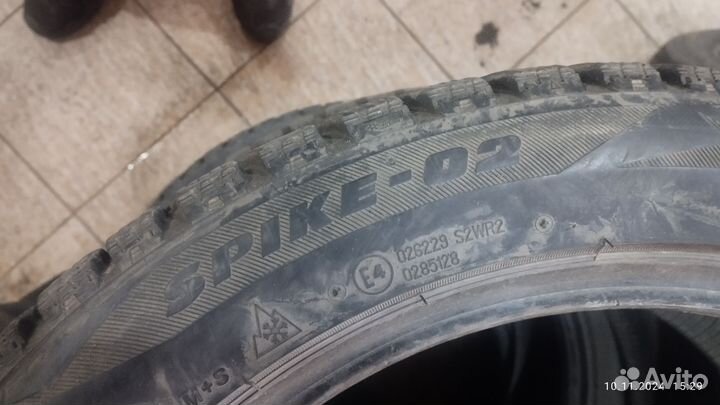 Bridgestone Blizzak Spike-02 235/45 R17 94T