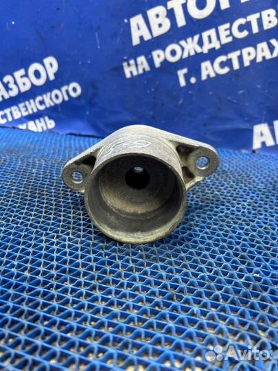 Опора амортизатора Volkswagen Passat B5 седан 1999