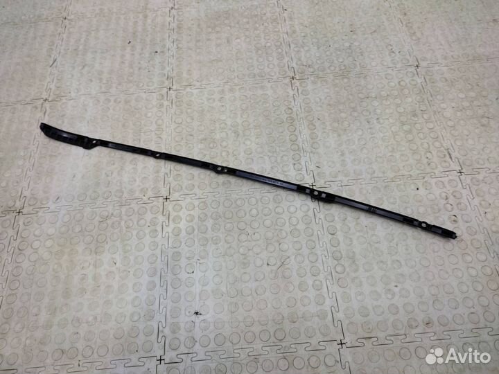 Молдинг лобового стекла правый Hyundai Sonata 8