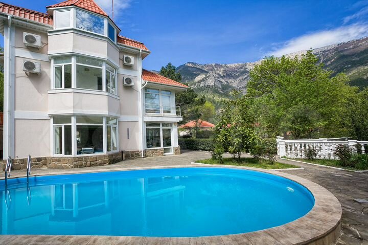 Дом 280 м² на участке 22 сот.