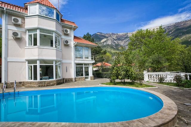 Дом 280 м² на участке 22 сот.