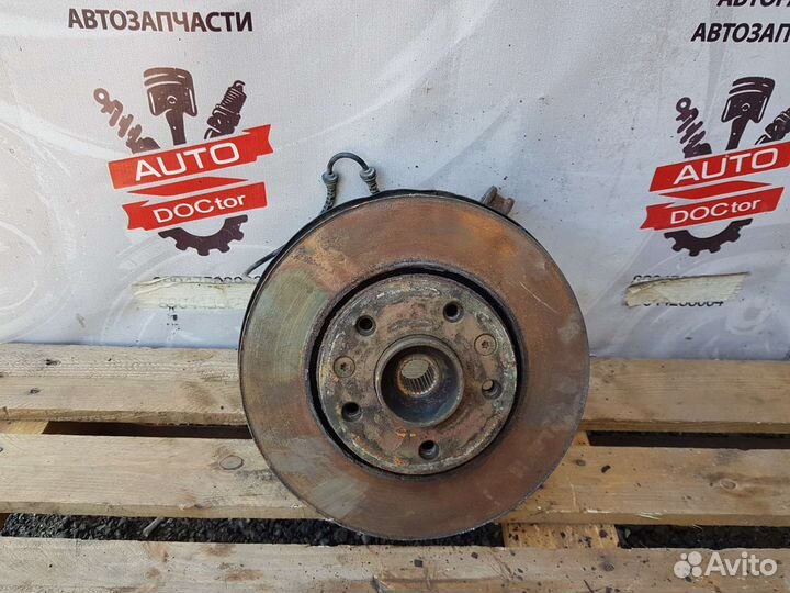 Кулак передний правый Renault Duster 1 F4RA 2L 4WD