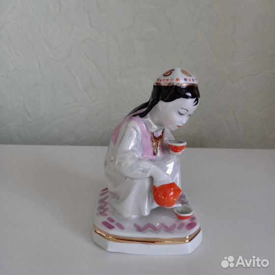 Фарфоровая статуэтка Узбечка, Дулево, СССР