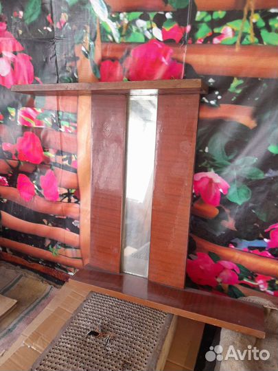 Зеркало с полочкой