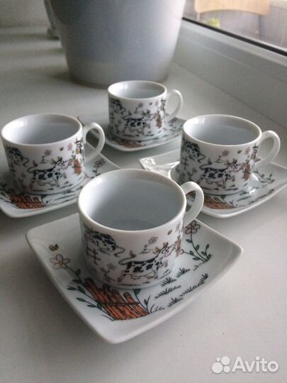 Чашки с блюдцами кофейные