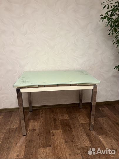 Стол кухонный
