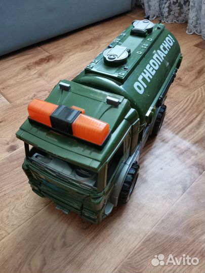 Большой бензовоз