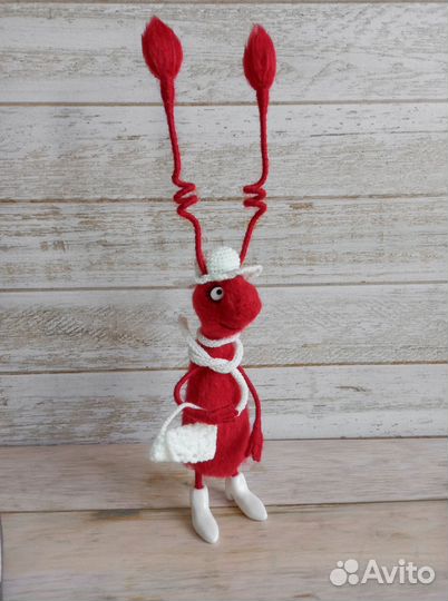 Вязаная игрушка Красотка Таракашка